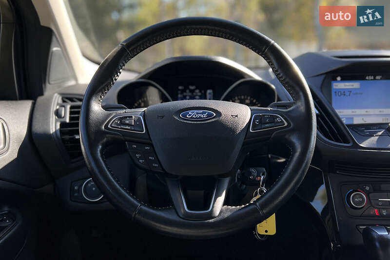 Внедорожник / Кроссовер Ford Escape 2018 в Львове