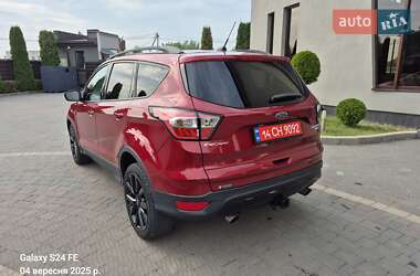 Внедорожник / Кроссовер Ford Escape 2016 в 