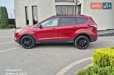 Внедорожник / Кроссовер Ford Escape 2016 в 
