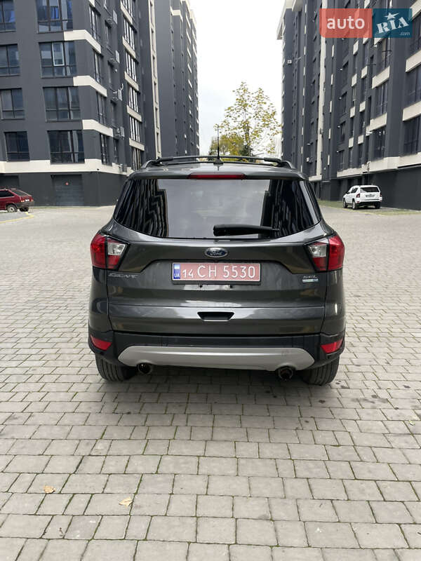 Внедорожник / Кроссовер Ford Escape 2018 в Ивано-Франковске