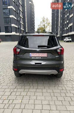 Внедорожник / Кроссовер Ford Escape 2018 в 