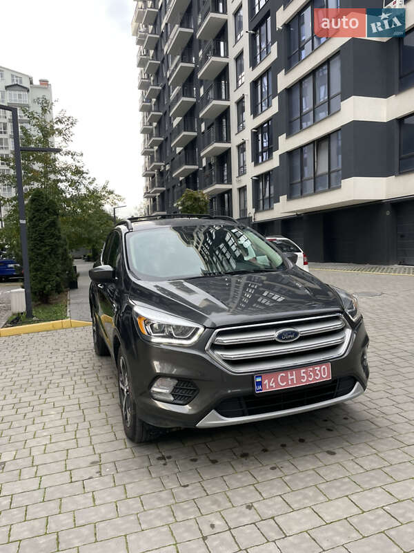 Внедорожник / Кроссовер Ford Escape 2018 в 