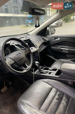 Внедорожник / Кроссовер Ford Escape 2018 в 