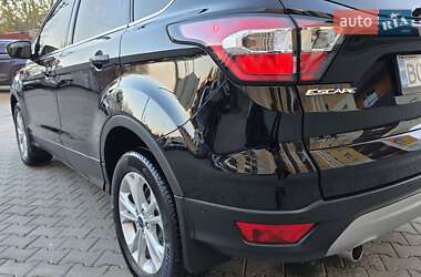 Внедорожник / Кроссовер Ford Escape 2017 в 