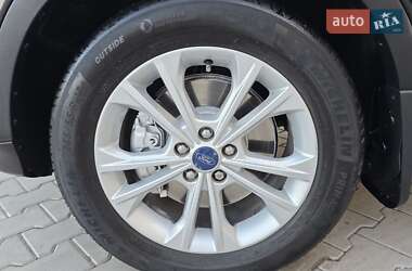 Внедорожник / Кроссовер Ford Escape 2017 в 