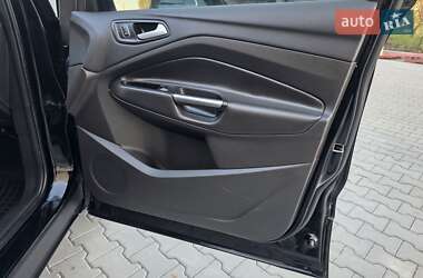 Внедорожник / Кроссовер Ford Escape 2017 в 