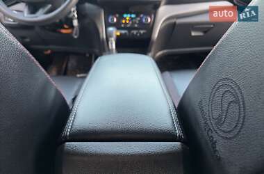 Внедорожник / Кроссовер Ford Escape 2017 в 