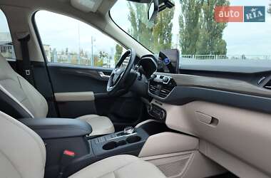 Внедорожник / Кроссовер Ford Escape 2020 в 