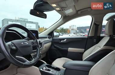 Внедорожник / Кроссовер Ford Escape 2020 в 
