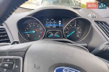 Внедорожник / Кроссовер Ford Escape 2017 в Хмельницком