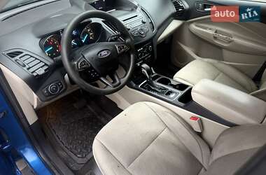 Внедорожник / Кроссовер Ford Escape 2018 в 
