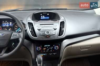 Внедорожник / Кроссовер Ford Escape 2018 в 