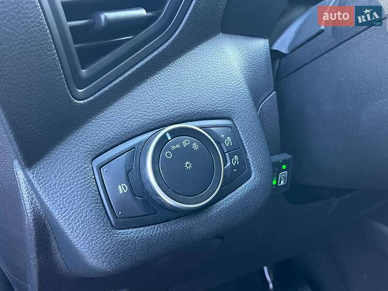 Позашляховик / Кросовер Ford Escape 2015 в Львові фото 23 Позашляховик / Кросовер Ford Escape 2015 в Львові