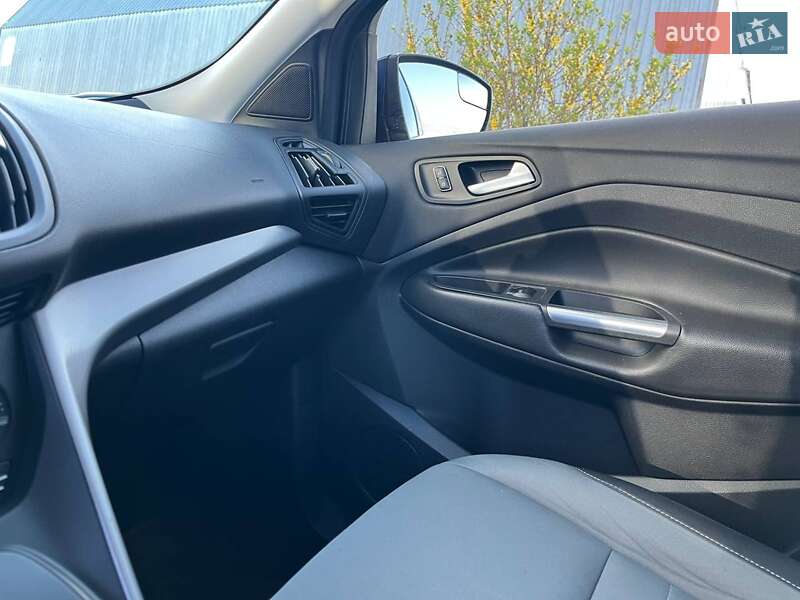 Позашляховик / Кросовер Ford Escape 2015 в Львові фото 40 Позашляховик / Кросовер Ford Escape 2015 в Львові