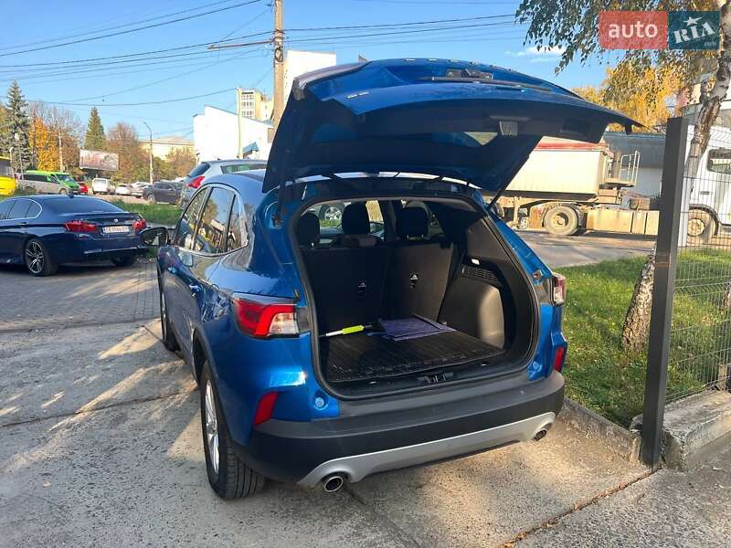 Позашляховик / Кросовер Ford Escape 2020 в Чернівцях