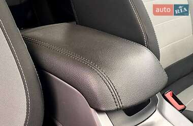 Позашляховик / Кросовер Ford Escape 2015 в 