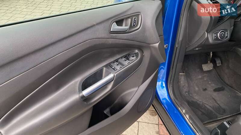 Позашляховик / Кросовер Ford Escape 2017 в Ужгороді