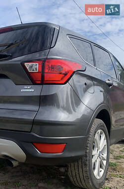 Внедорожник / Кроссовер Ford Escape 2019 в Харькове