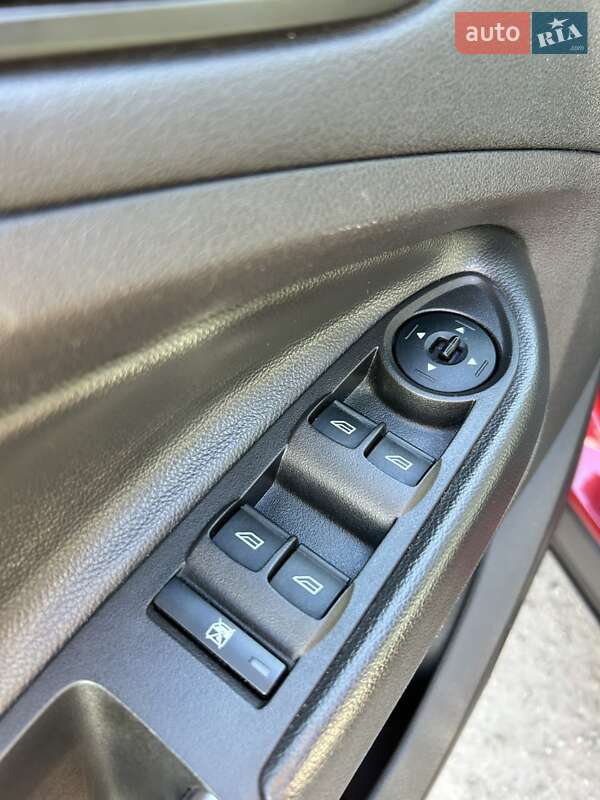 Внедорожник / Кроссовер Ford Escape 2015 в Сумах