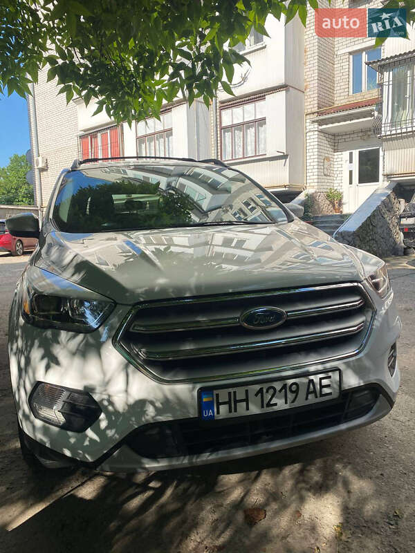 Внедорожник / Кроссовер Ford Escape 2018 в Черноморске