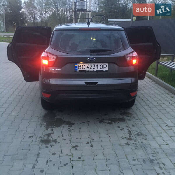 Позашляховик / Кросовер Ford Escape 2017 в Трускавці