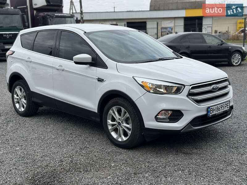 Внедорожник / Кроссовер Ford Escape 2017 в Староконстантинове
