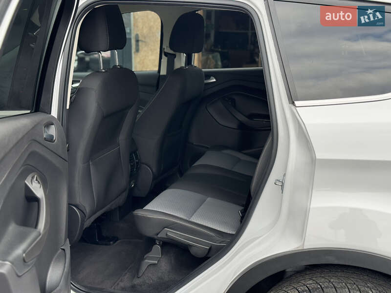 Внедорожник / Кроссовер Ford Escape 2017 в Староконстантинове