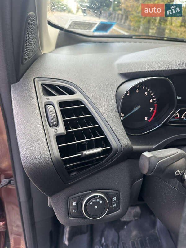 Позашляховик / Кросовер Ford Escape 2018 в Чернівцях