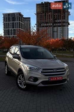 Внедорожник / Кроссовер Ford Escape 2017 в Львове Внедорожник / Кроссовер Ford Escape 2017 в Львове
