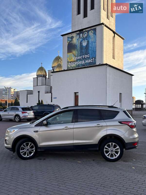 Внедорожник / Кроссовер Ford Escape 2017 в Львове