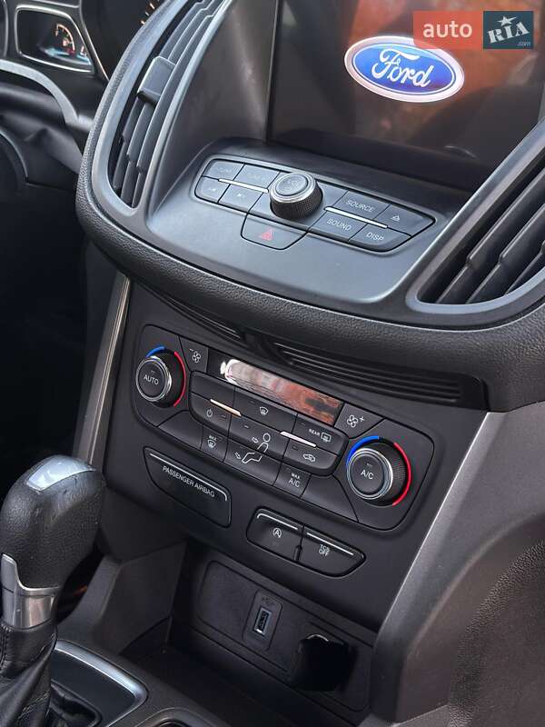 Внедорожник / Кроссовер Ford Escape 2017 в Львове