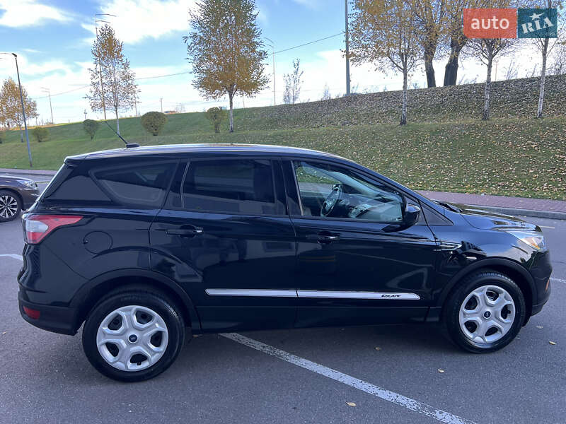 Внедорожник / Кроссовер Ford Escape 2017 в Киеве