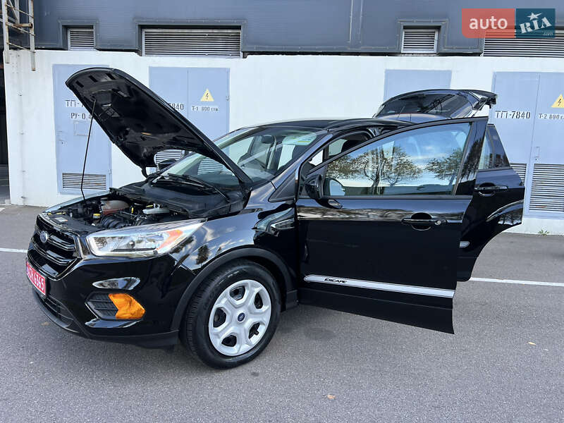 Внедорожник / Кроссовер Ford Escape 2017 в Киеве