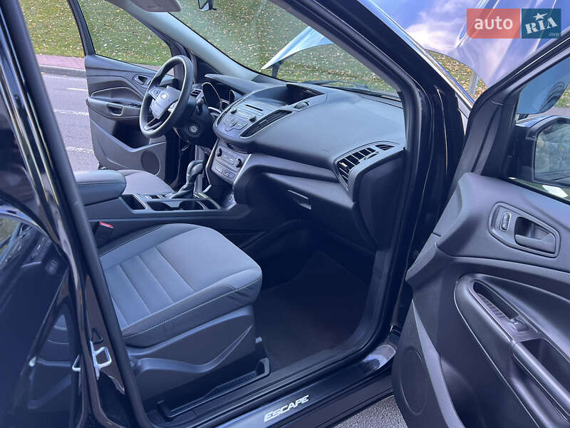 Внедорожник / Кроссовер Ford Escape 2017 в Киеве