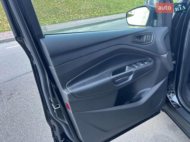 Внедорожник / Кроссовер Ford Escape 2017 в Киеве