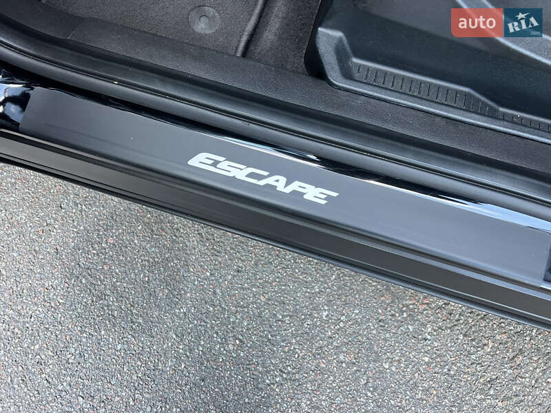 Внедорожник / Кроссовер Ford Escape 2017 в Киеве