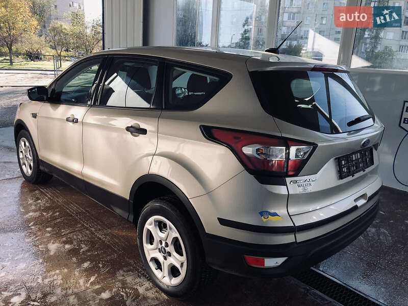 Внедорожник / Кроссовер Ford Escape 2017 в Николаеве
