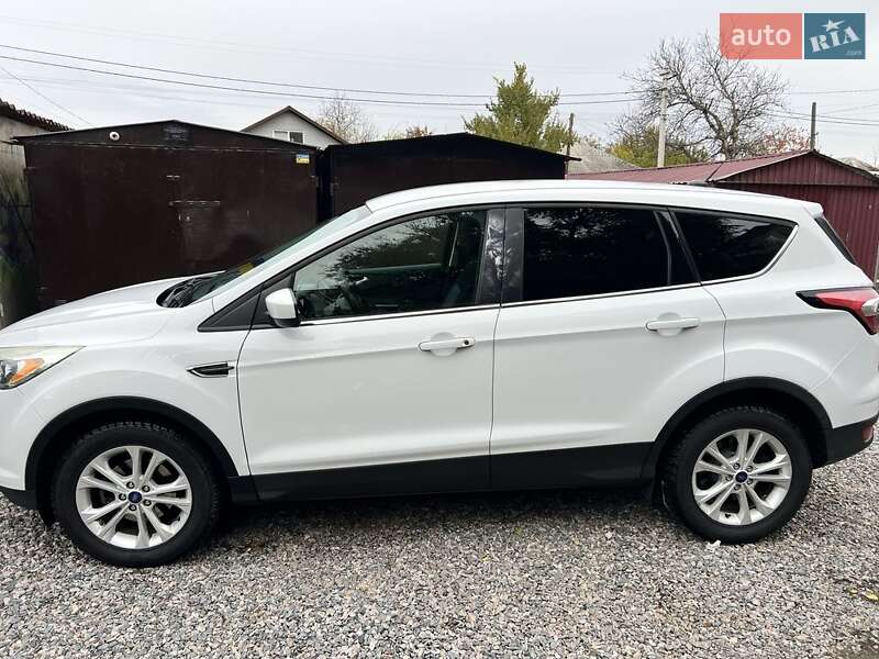 Внедорожник / Кроссовер Ford Escape 2017 в Александрие