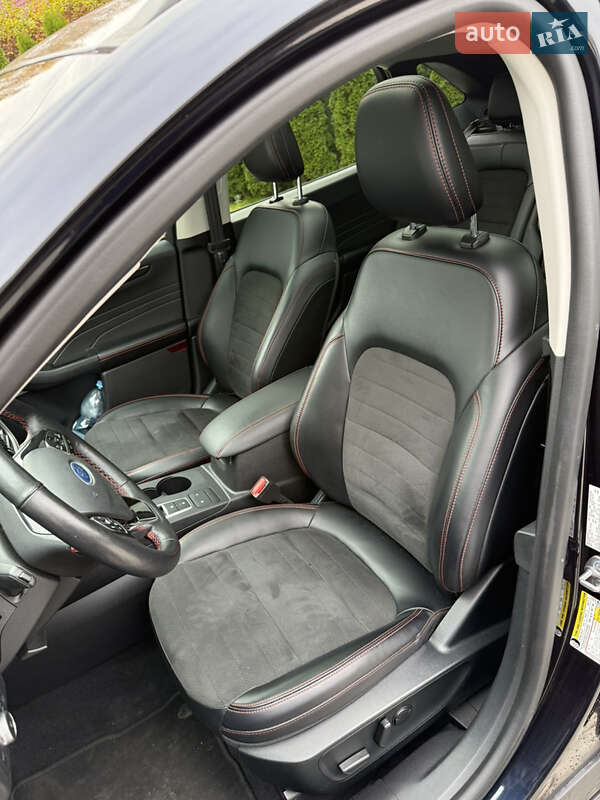 Позашляховик / Кросовер Ford Escape 2021 в Сваляві