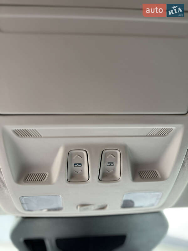 Позашляховик / Кросовер Ford Escape 2021 в Сваляві