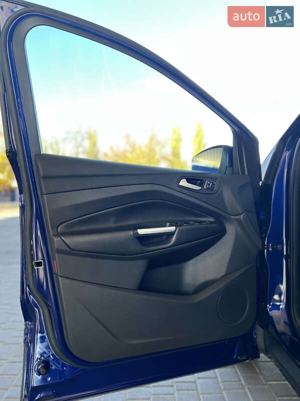 Позашляховик / Кросовер Ford Escape 2015 в Миколаєві