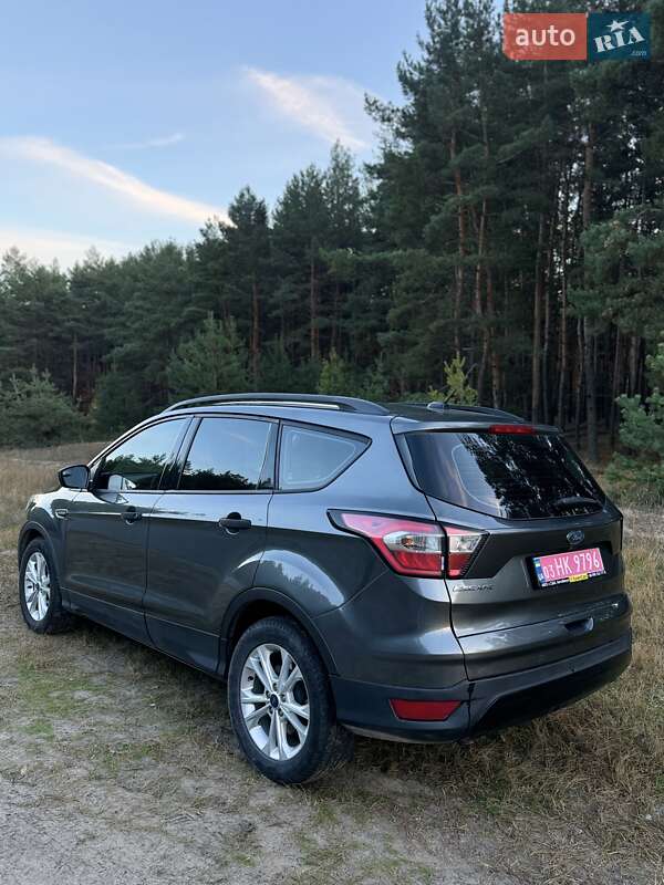 Позашляховик / Кросовер Ford Escape 2017 в Кременчуці