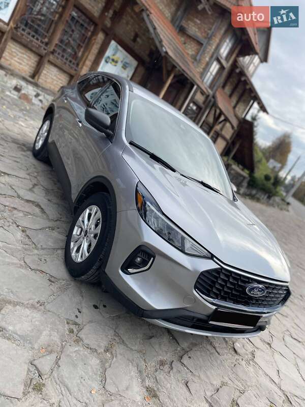 Позашляховик / Кросовер Ford Escape 2023 в Золочеві
