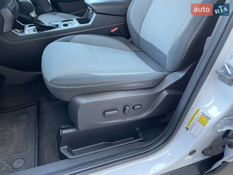 Внедорожник / Кроссовер Ford Escape 2017 в Ровно