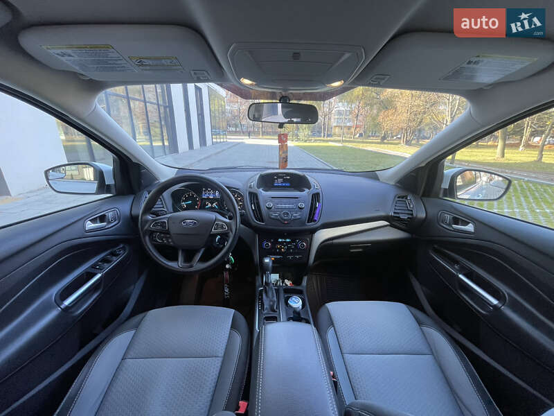 Внедорожник / Кроссовер Ford Escape 2017 в Ровно