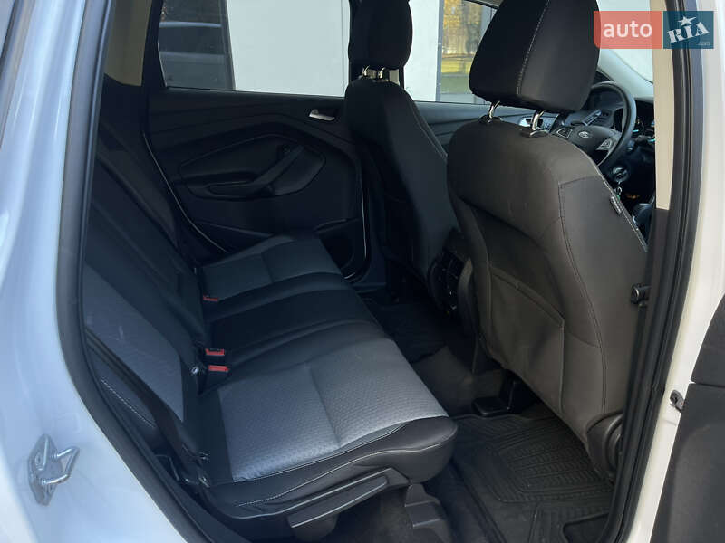 Внедорожник / Кроссовер Ford Escape 2017 в Ровно