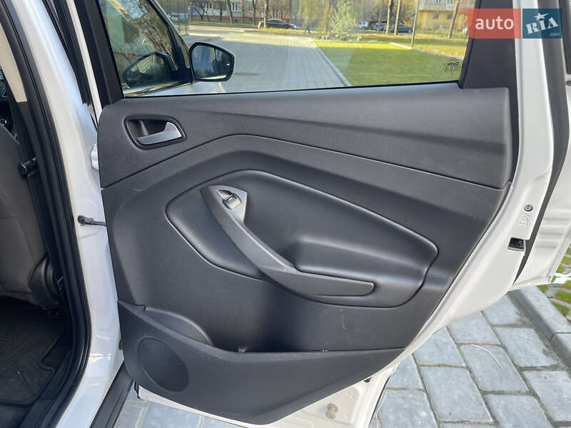 Внедорожник / Кроссовер Ford Escape 2017 в Ровно