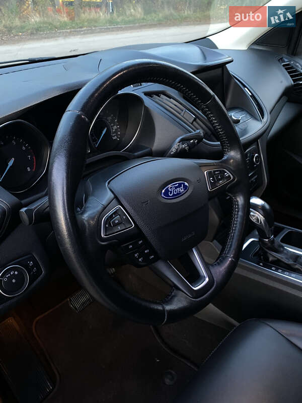 Внедорожник / Кроссовер Ford Escape 2019 в Ровно
