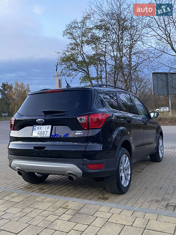 Внедорожник / Кроссовер Ford Escape 2019 в Ровно