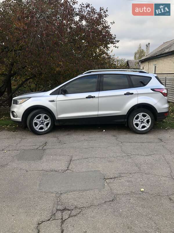 Внедорожник / Кроссовер Ford Escape 2017 в Пятихатках